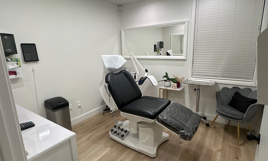 Image 2: Achieve a Youthful Look with 20, 40, 50, or 60 Units of Botox 