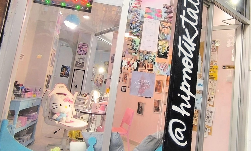 Image 11: Manicura, pedicura o manipedi con esmaltado normal o semipermanente