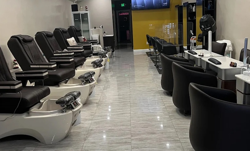 Image 6: Get Gorgeous Nails with Luxury Pedicure Options