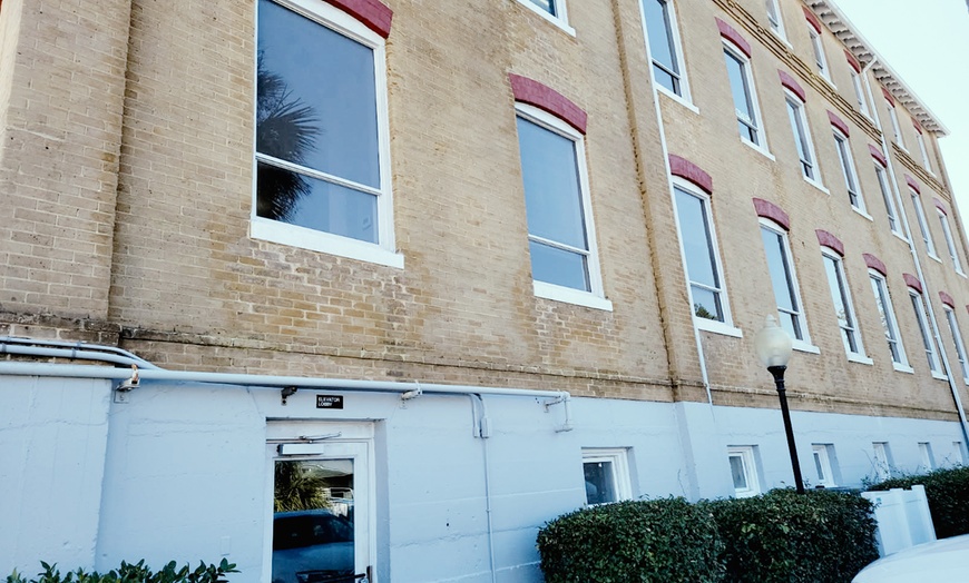 Image 4: Non-Invasive Body Contouring with Red Light Therapy Sessions