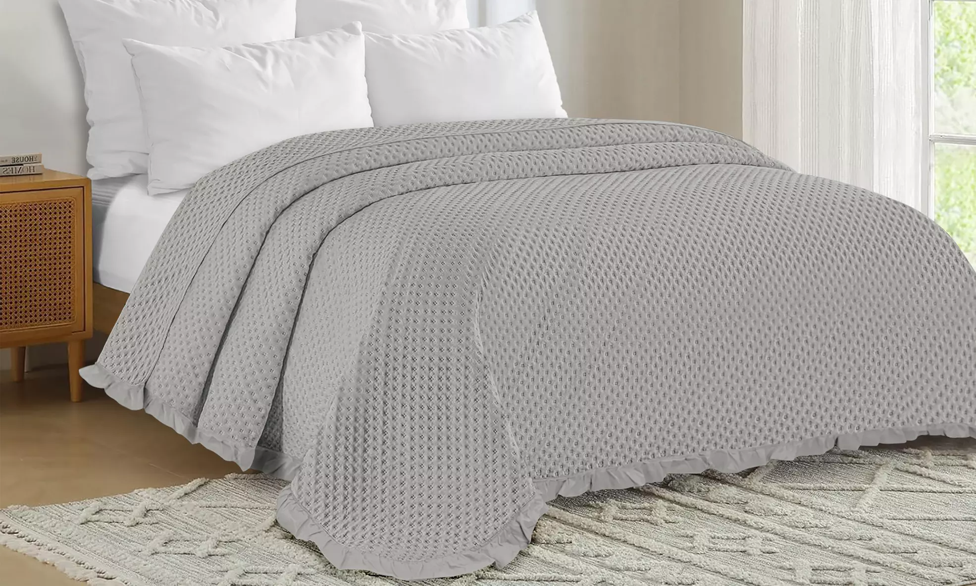 Gesteppte Tagesdecke mit Rüschen