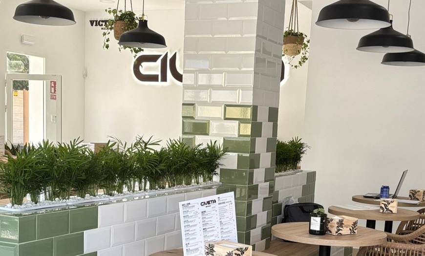 Image 9: Desayuno brunch para 4 o 2 personas, o dos batidos de autor