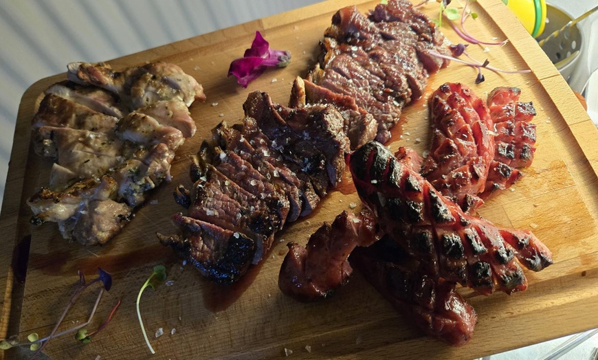 Image 8: Menú mediterráneo o de parrillada para 2 o 4 con postre y bebidas