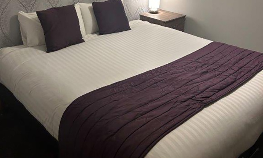 Image 7: 4* Derbyshire: Standard Double or Twin Room Stay with Breakfast & More