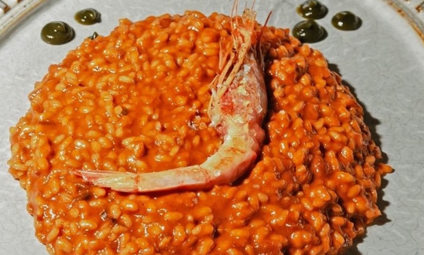 Image 4: Menú mediterráneo con postre y bebida o botella de vino para 2 o 4