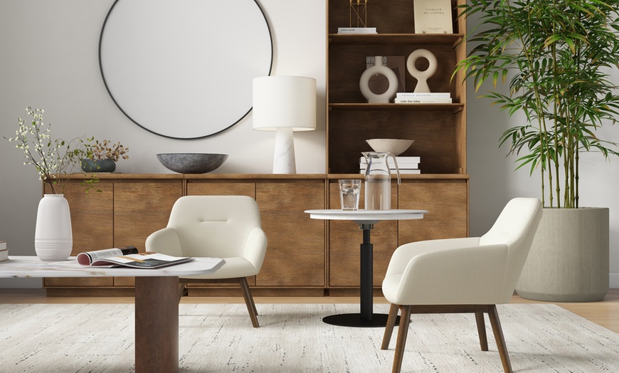 Image 2: Poltrona scandinava con gambe in legno massello Doosense