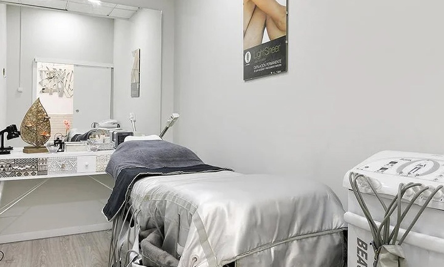 Image 8: Masaje relajante en pareja con envoltura en Centro de Estética Esencia