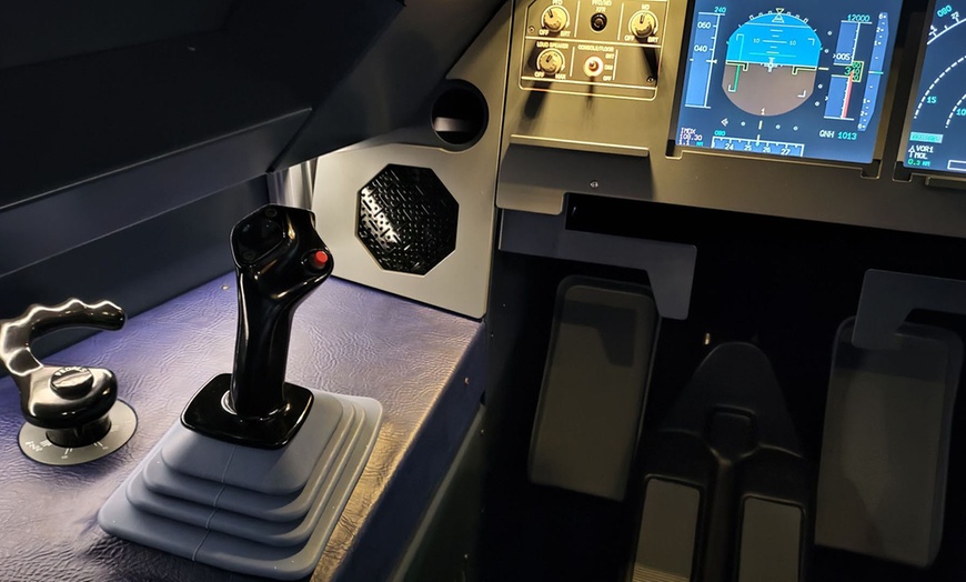 Image 7: Zostań pilotem i zasiądź za sterami symulatora: Boeing 737 i inne