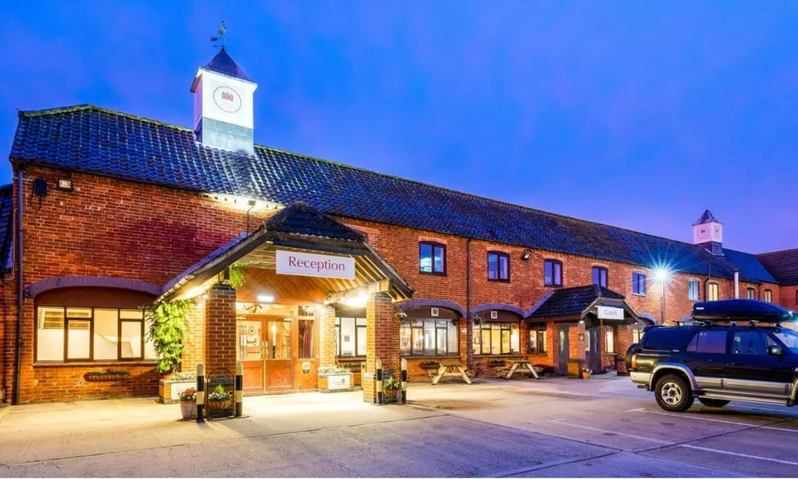 Lincolnshire: Standard/Superior Double Room with Breakfast