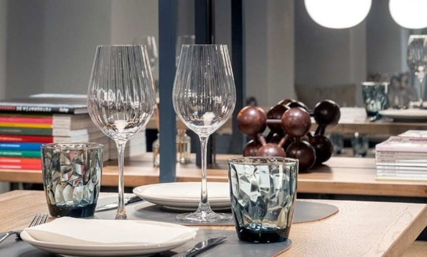 Image 2: Menú mediterráneo completo para 2 o 4 con opción a vino en El Carmen