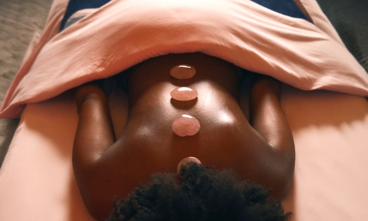 60 Minute Hot Stone Massage with Steaming Towels