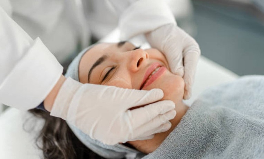 Image 9: Regeneración facial con bioestimulación, silicio o silicio y vitaminas