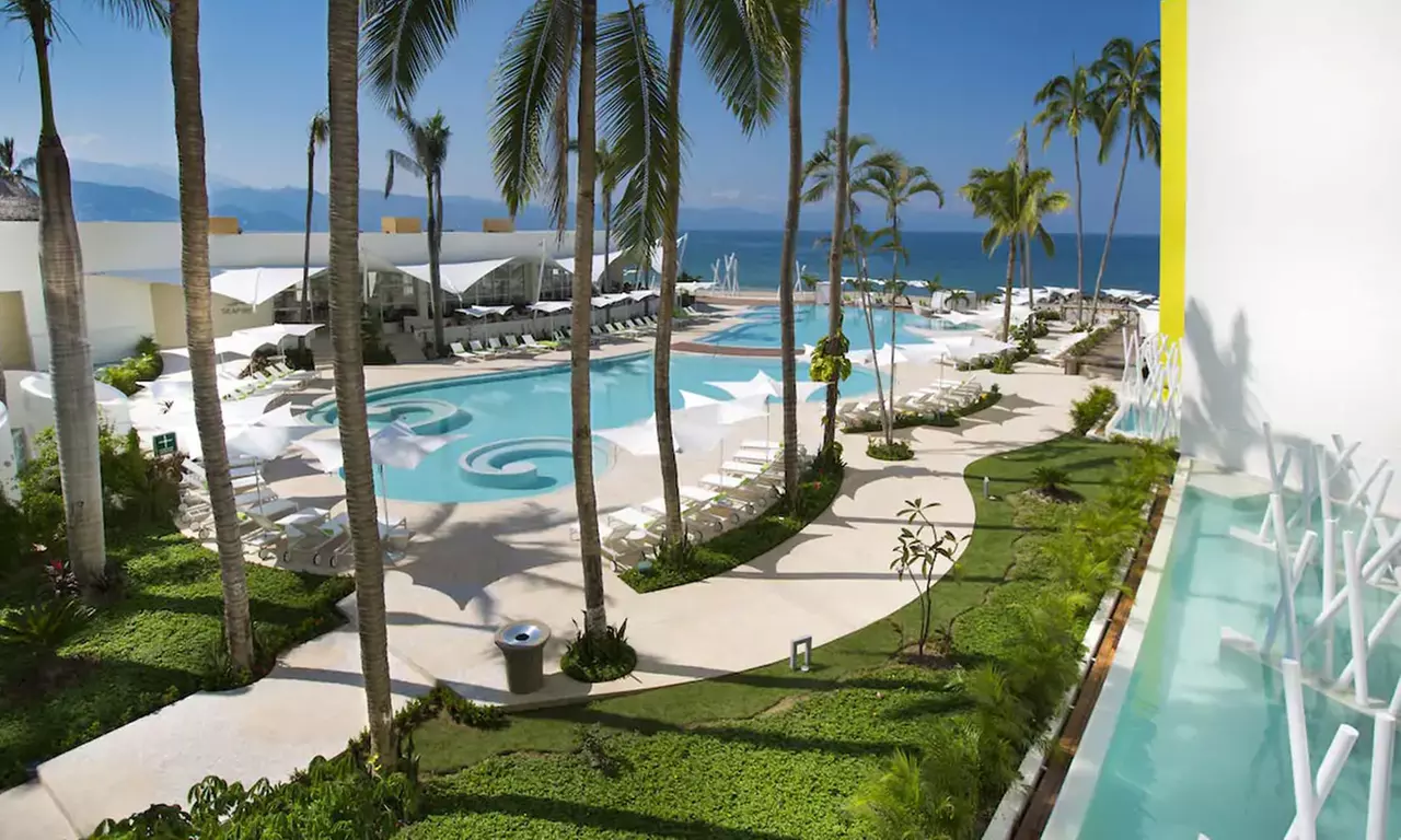 ✈3 or 5 Nt All-Incl. Hacienda at Krystal Grand PVR from Travel by Jen