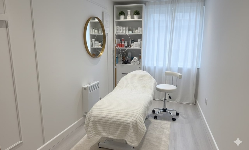 Image 2: Refresh Your Skin with One Relaxing 60 Minute Hydrafacial