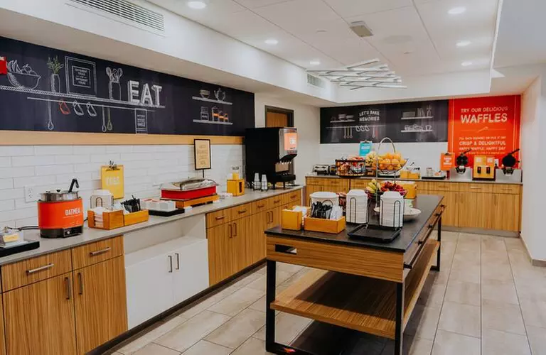 Modern comfort with breakfast and easy coastal access