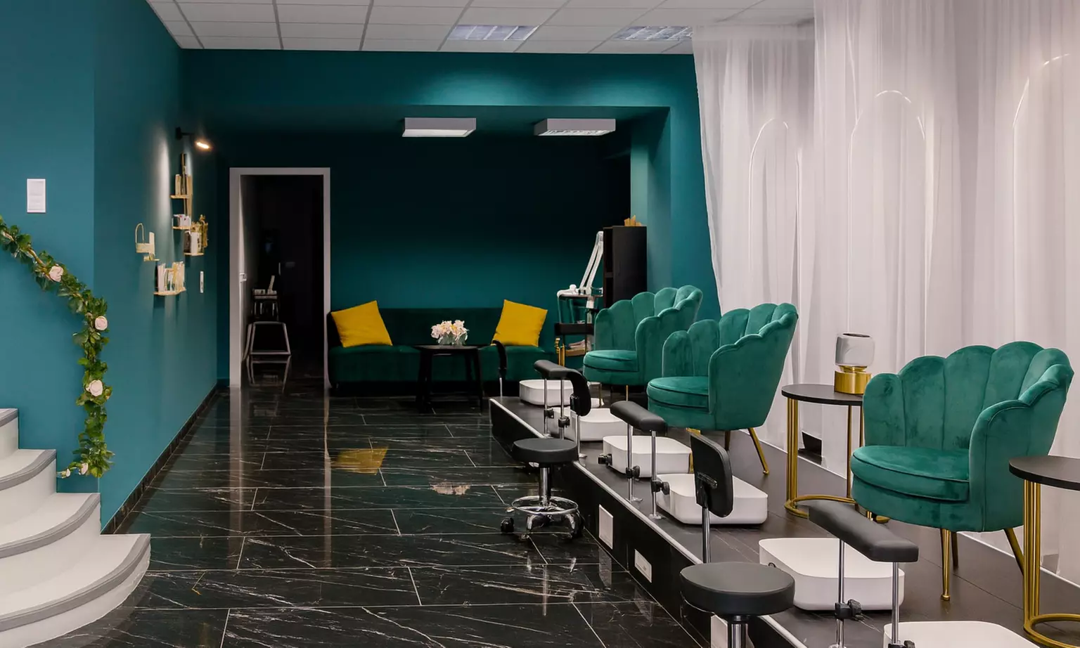 Hand- und Fußpflege, optional mit Shellack oder klassischem Lack