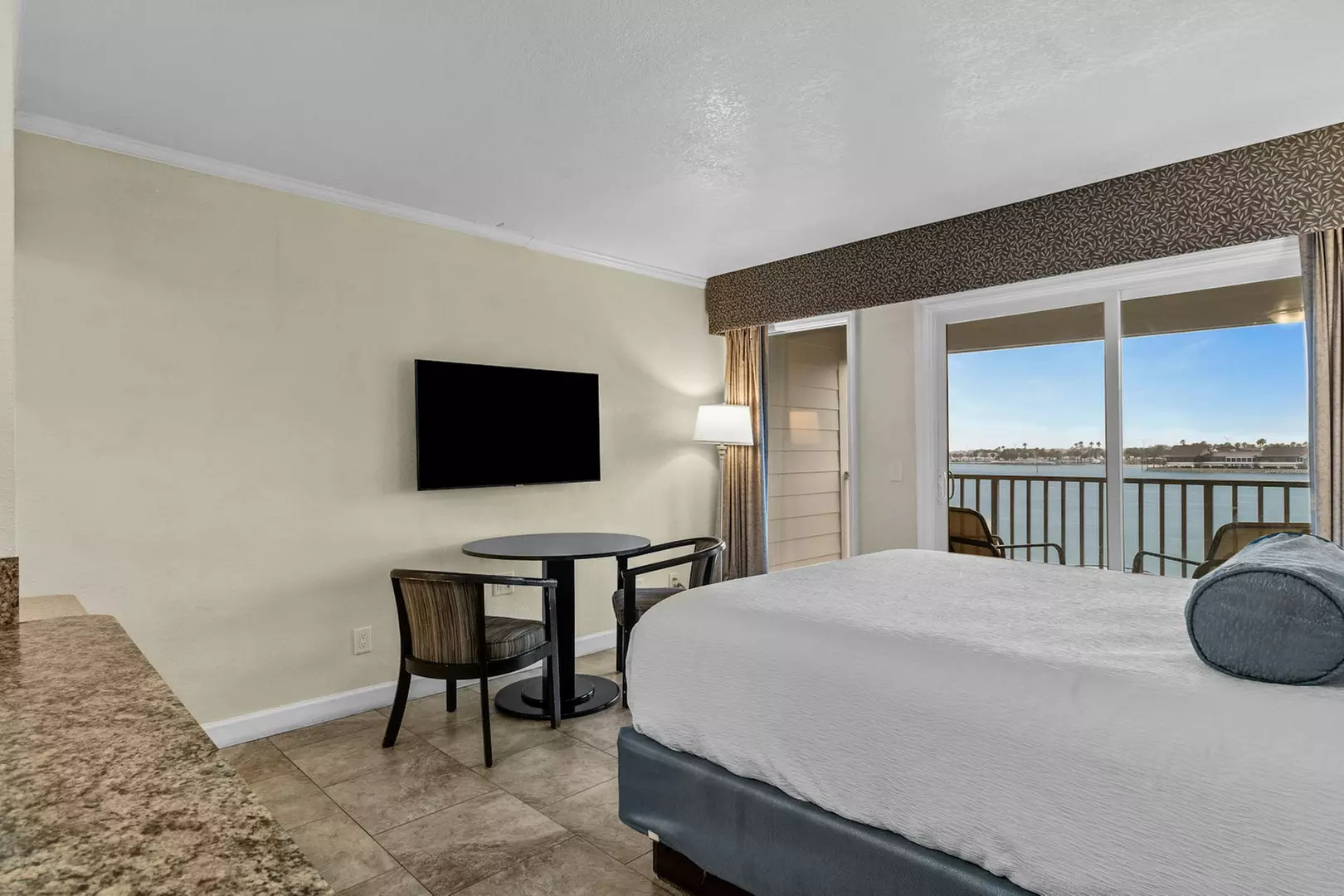 Sailport Waterfront Suites: Your Gateway to Bayside Serenity
