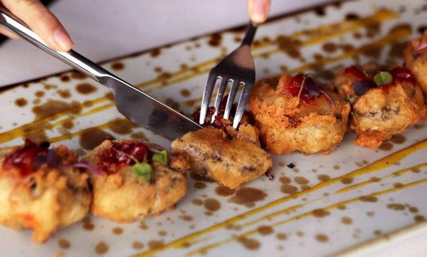 Image 20: Menú tradicional español con opción a botella de vino para 2 o 4