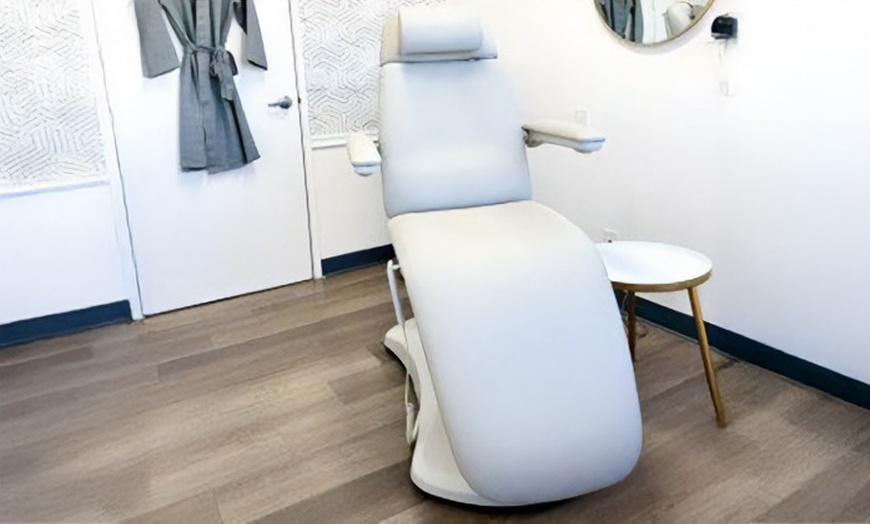 Image 2: One or Four NAD Injection (1mg each) with One B12 Shot 