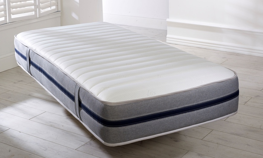 Image 3: Skylark 9-Inch-Deep All Foam Mattress