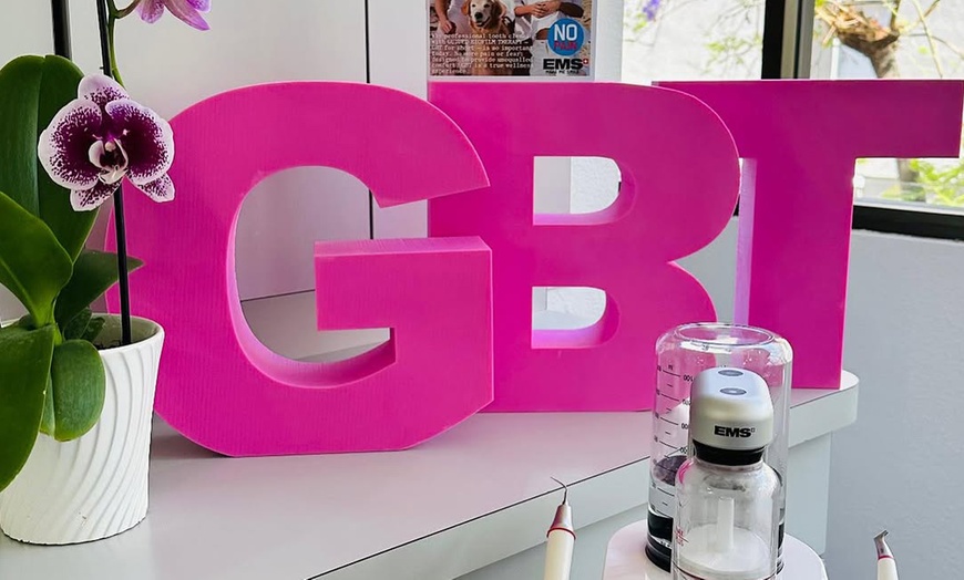 Image 4: One AirFlow Teeth Cleaning or ZOOM Whitening and Office Analysis