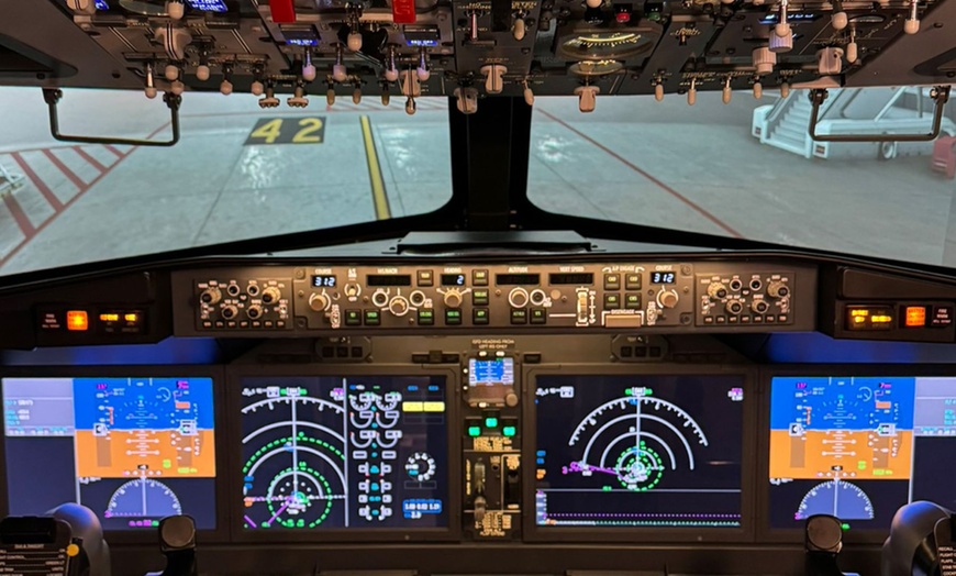 Image 12: Zostań pilotem i zasiądź za sterami symulatora: Boeing 737 i inne