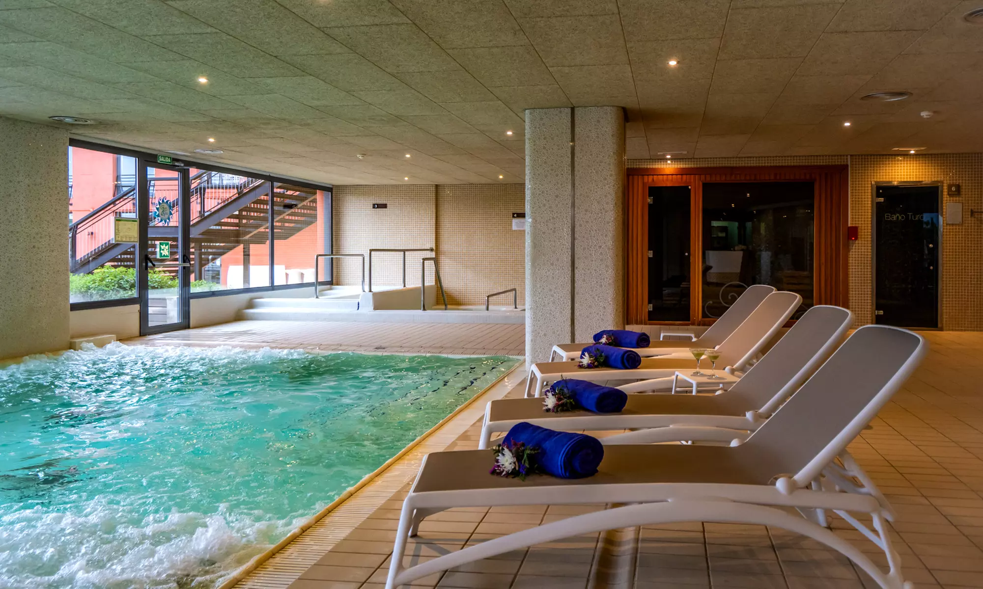 Bienestar de lujo: spa para 2 con opción a masaje y menú en resort 4*