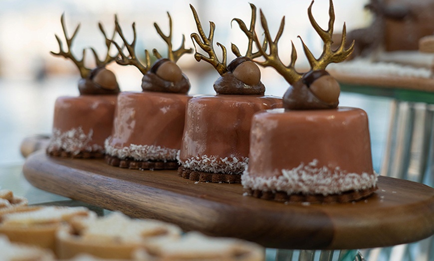 Image 12: Enjoy 4* Christmas Eve Dinner or Day Brunch Buffet with Beverages