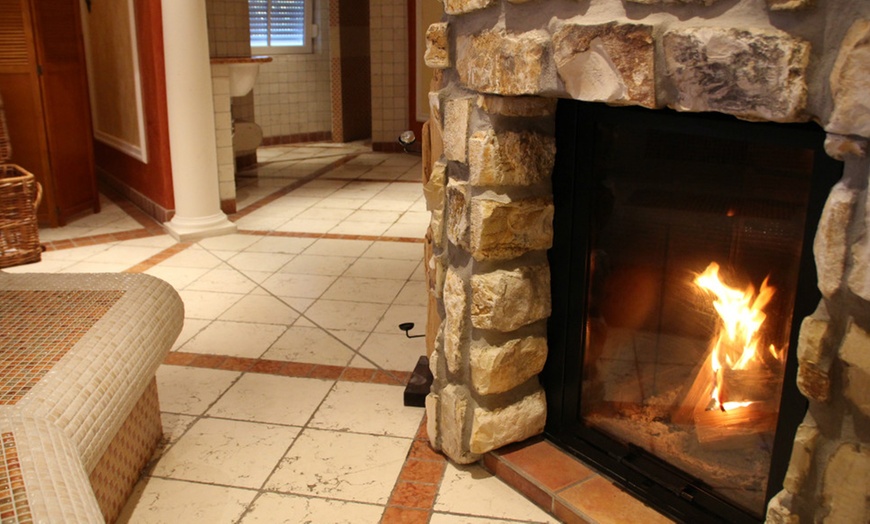 Image 3: Graal Müritz: 2-3 Nächte mit Sekt-Frühstück, 3-Gang-Menü & Kaminsauna