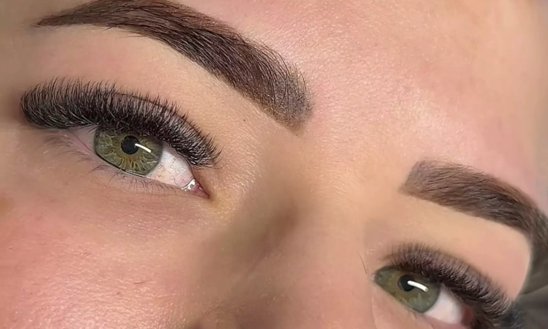 Presume de mirada impactante con tratamientos de pestañas y cejas para 1 persona, con hasta un 56% de descuento - Second Medium