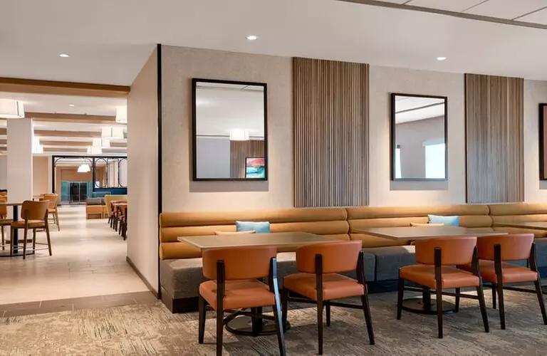 Comfortable Budget Hotel Near LAX With Parking Included
