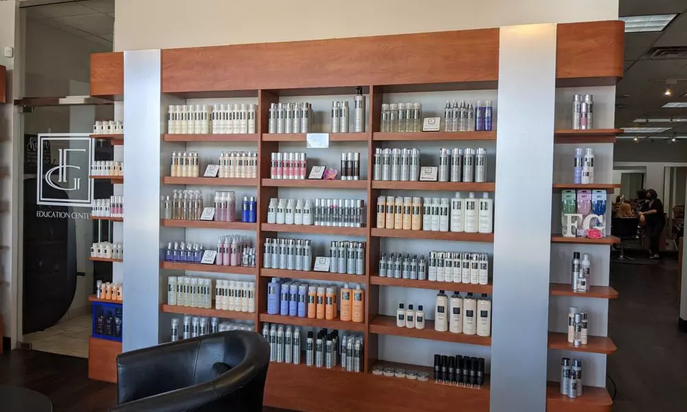 Revitalizing Men's Haircuts with Scalp Massage Treatment