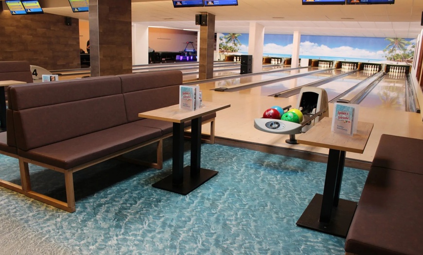 Image 3: Strike Up Fun: 2 Std. Bowling inkl. Nachos für bis zu 7 Personen