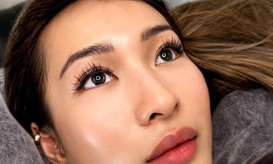 Image 2: Lash Perfection: Classic, Hybrid or Volume Full Set Eyelash Extensions