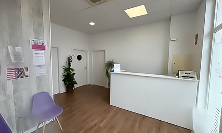 Image 3: Limpieza facial básica, con masaje Kobido o con radiofrecuencia 