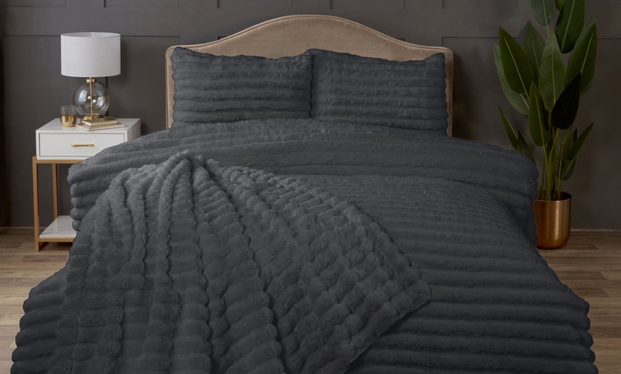 Image 5: Faux Rabbit Fur Duvet Set