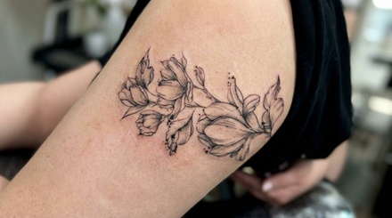 Tatuaż 5 x 5 cm w czerni cienką kreską - Beauty Room Academy