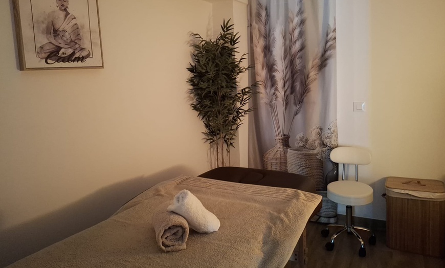 Image 3: Masaje corporal con opción a reflexología podal y reiki