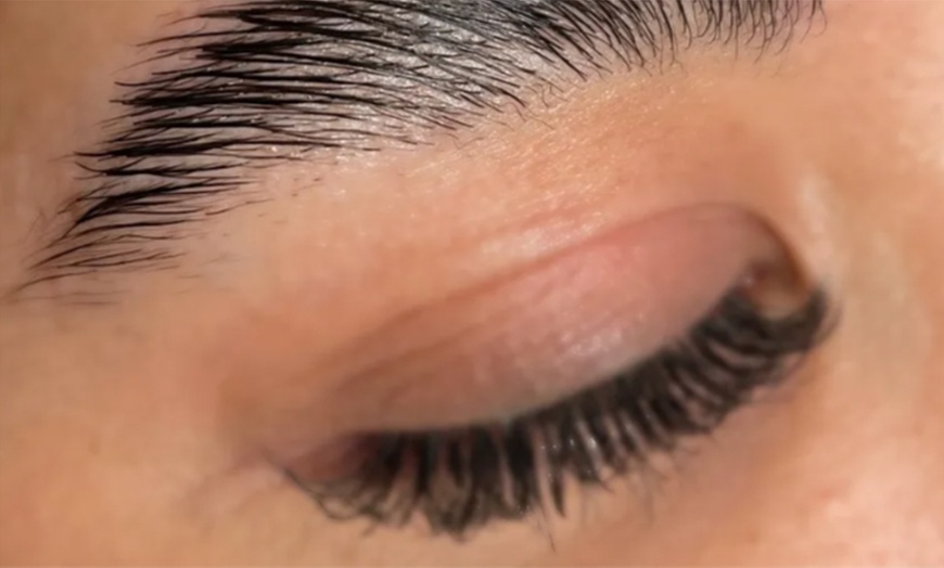 Image 2: Lashlifting oder Wimpernverlängerung mit 2D- bis 6D-Volumentechnik