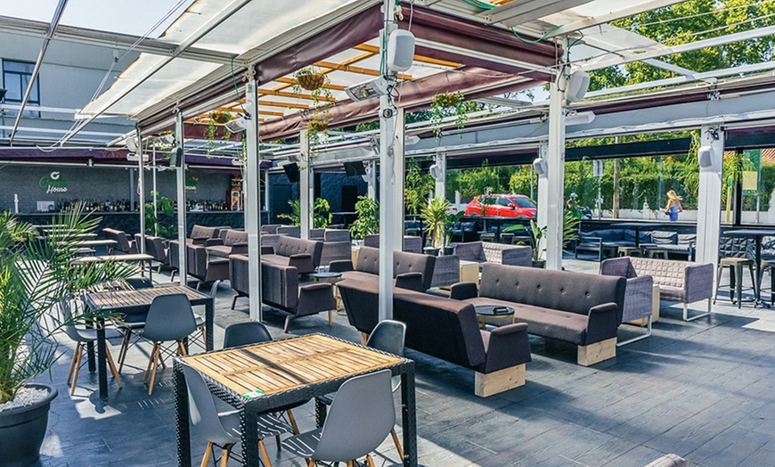 Image 8: Acceso a beach club con música y consumición para 1, 2 o 4 personas