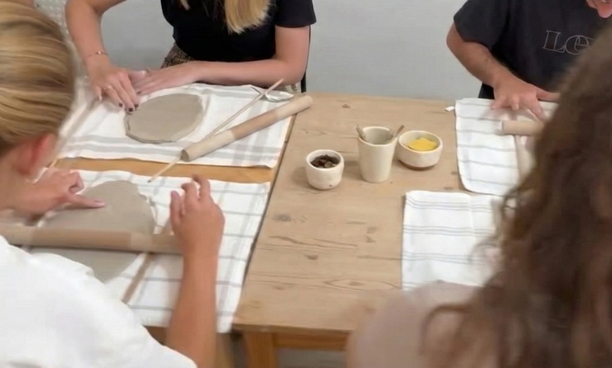 Image 13: Taller de cerámica de 2 h a elegir entre modelado o pintura