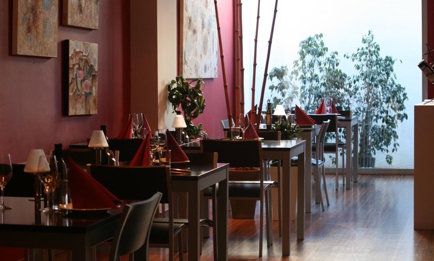 Image 7: Menú de tapas o menú prémium para 2 o 4 con vino y opción a cava