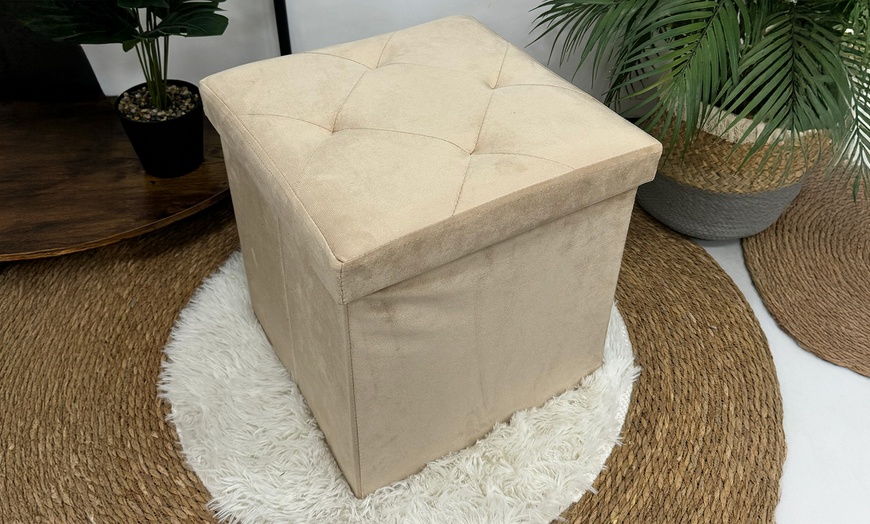 Image 15: Puff cuadrado con tapizado de terciopelo