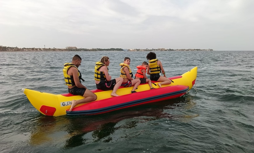 Image 3: Descubre el Mar Menor: 20 minutos de banana boat para hasta 5 personas 