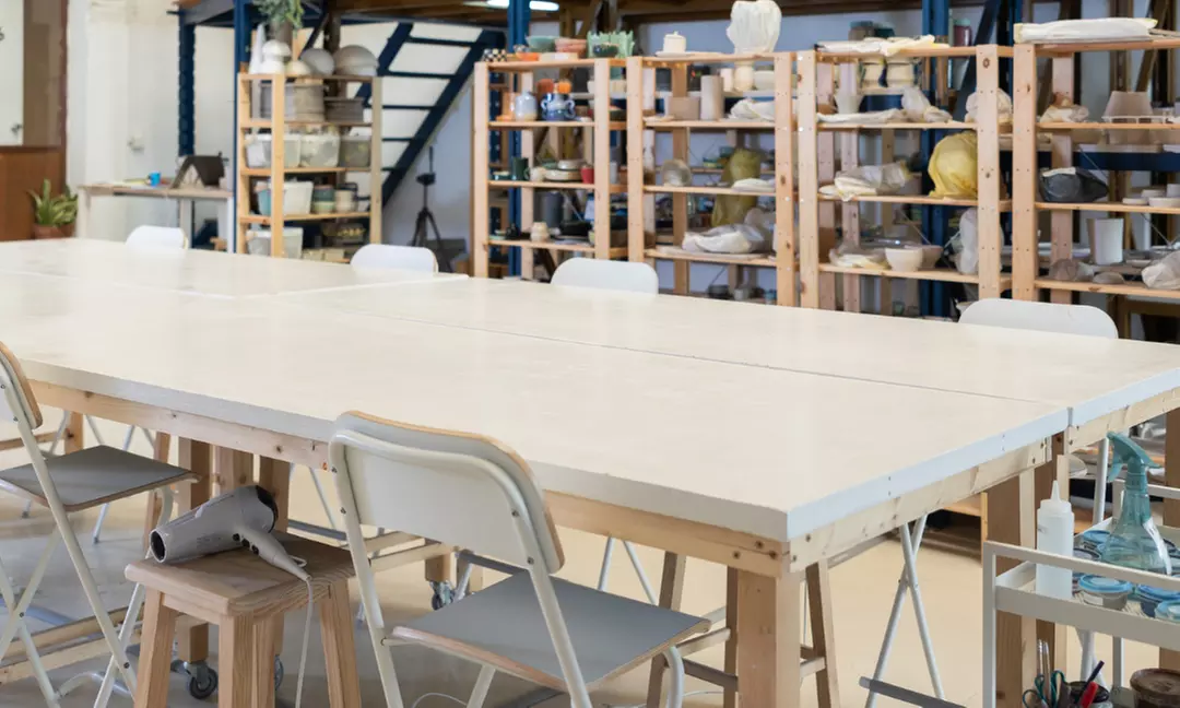 Taller de cerámica con desayuno o aperitivo a elegir para 1 o 2 personas