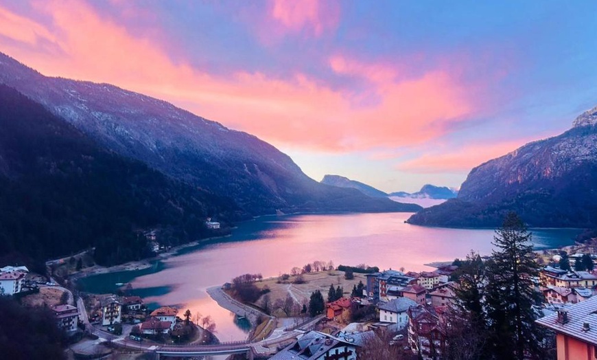 Image 18: Lago di Molveno: soggiorno per 2 in camera doppia con colazione