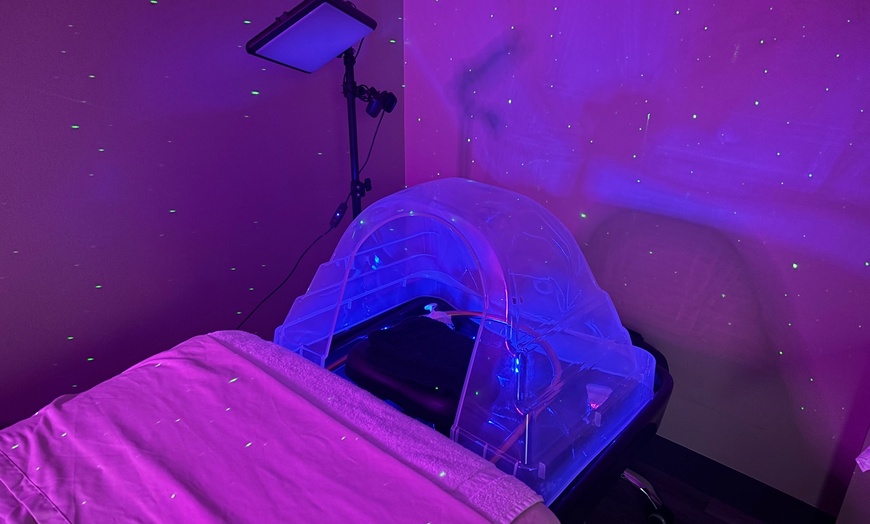 Image 3: Unwind with a 60-Minute Signatur/ 90-Minute Deluxe Head Spa Experience