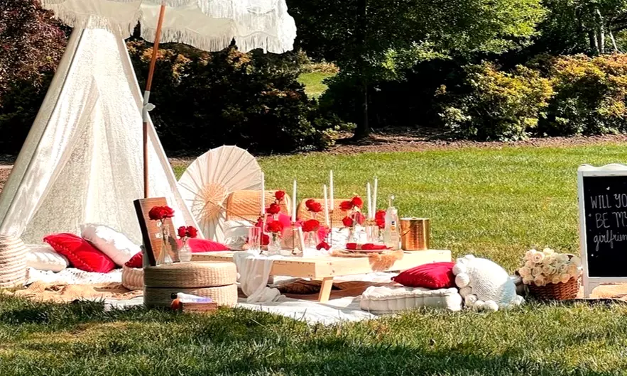 Picnic Dining Experience – Perfect for 2, 3, 4, or 5 Guests
