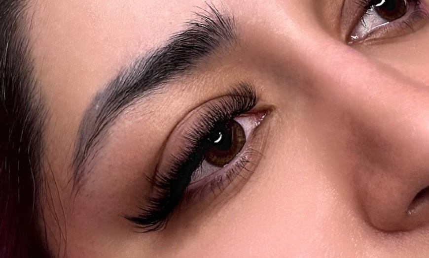 Image 3: Lash Perfection: Classic, Hybrid or Volume Full Set Eyelash Extensions
