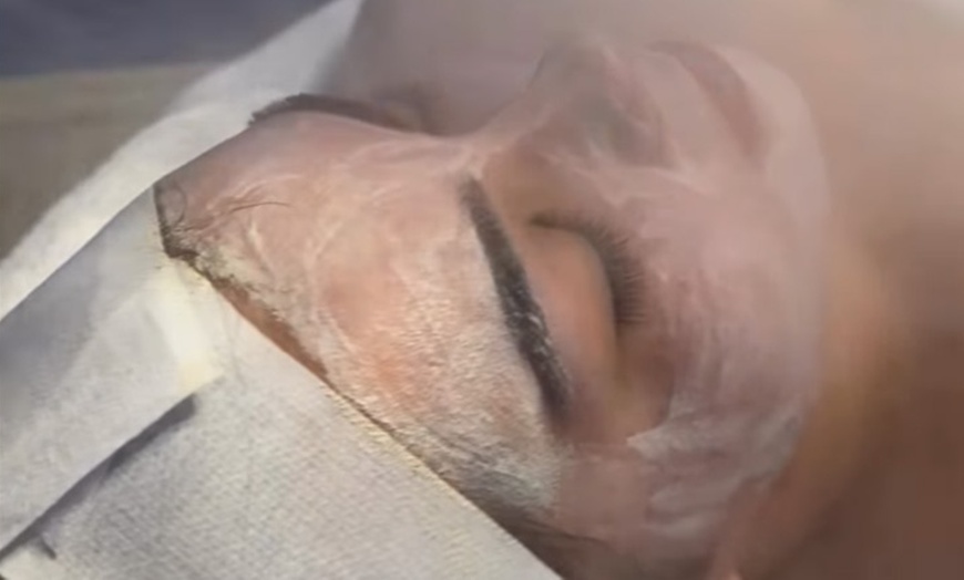 Image 3: Rejuvenate with One, Three, or Five Sessions of 60 Min Custom Facial! 